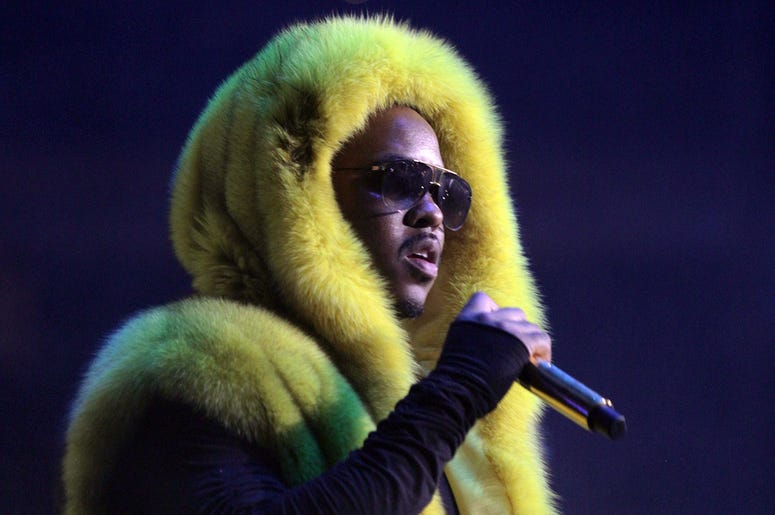 Jeremih performing at V-103 Winterfest 2018 Jeremih performing at V-103 Winterfest 2018