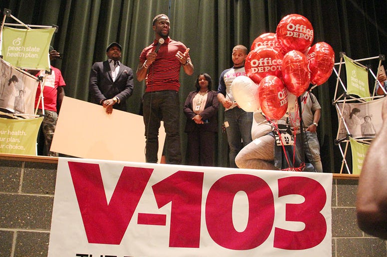 Kevin Hart tells students to focus on education Kevin Hart tells students to focus on education