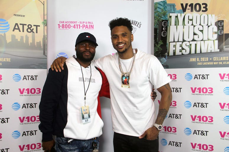 Trey Songz takes a photo with fans Trey Songz takes a photo with fans