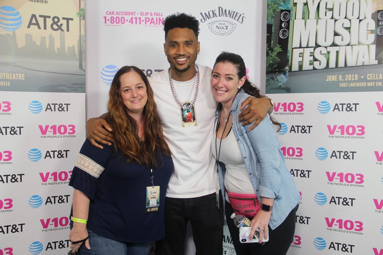 Trey Songz takes a photo with fans Trey Songz takes a photo with fans