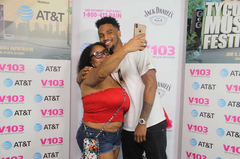 Trey Songz takes a photo with fans Trey Songz takes a photo with fans