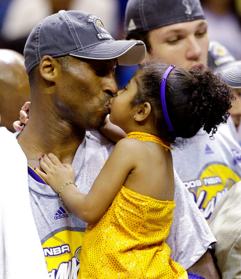 Kobe Bryant kisses his daughter, Gianna Kobe Bryant kisses his daughter, Gianna