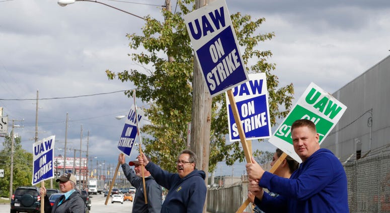UAW GM STRIKE UAW GM STRIKE