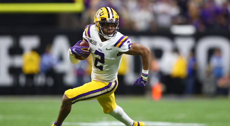 LSU Tigers wide receiver Justin Jefferson (2) against the Clemson Tigers in the College Football Playoff national championship game at Mercedes-Benz Superdome.