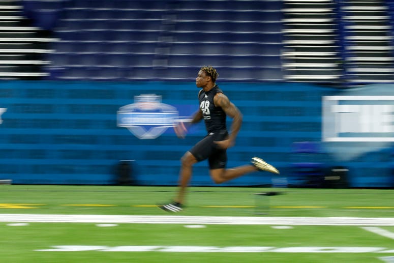 Alabama Crimson Tide wide receiver Henry Ruggs III (WO48) runs the 40 yard dash during the 2020 NFL Combine at Lucas Oil Stadium.