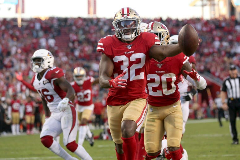 San Francisco 49ers free safety D.J. Reed (32) recovers a fumble for a touchdown against the Arizona Cardinals in the fourth quarter at Levi's Stadium.
