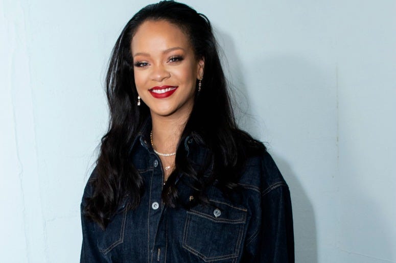Rihanna surprises her fans at the opening of the FENTY Pop Up Store Rihanna surprises her fans at the opening of the FENTY Pop Up Store