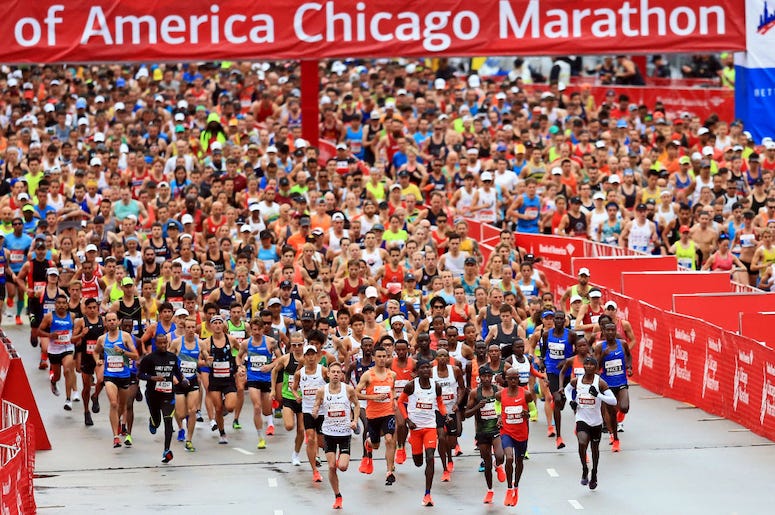 Runners at the beginning of the Chicago Marathon.