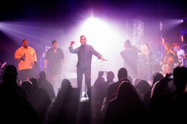 Poi Dog Pondering performs in Downers Grove at Classic Cinemas Tivoli Theatre.