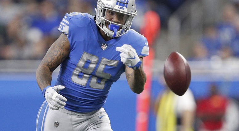 Dec 31, 2017; Detroit, MI, USA; Detroit Lions tight end Eric Ebron (85) misses a catch during the second quarter against the Green Bay Packers at Ford Field.