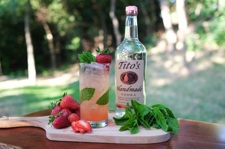 Titos Vodka Strawberry MoTito