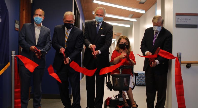 (L-R) Greenville Mayor Knox White, BJU President Steve Pettit, Governor Henry McMaster, BJU School of Health Professions Dean Dr. Jessica Minor and Senator Lindsey Graham at ribbon cutting ceremony 8/10/20. (L-R) Greenville Mayor Knox White, BJU President Steve Pettit, Governor Henry McMaster, BJU School of Health Professions Dean Dr. Jessica Minor and Senator Lindsey Graham at ribbon cutting ceremony 8/10/20.
