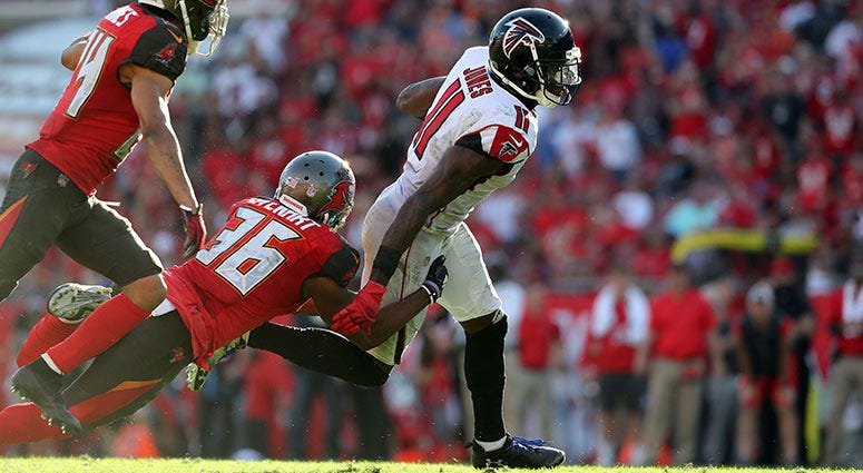 Atlanta Falcons wide receiver Julio Jones (11) runs with the ball Atlanta Falcons wide receiver Julio Jones (11) runs with the ball