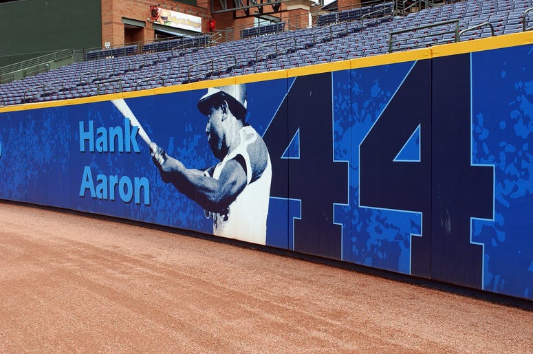 Hank-Aaron-GettyImages-51145853.jpg